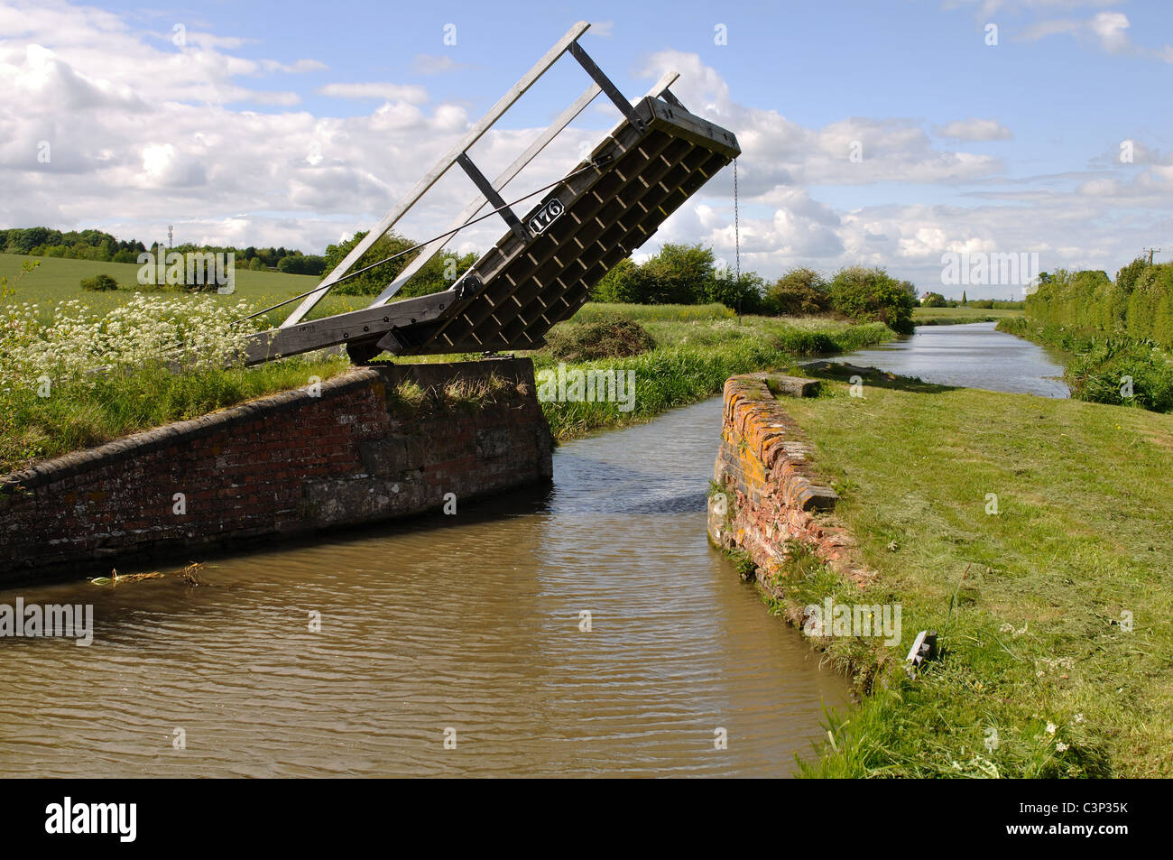 Aufhebung-Brücke am Oxford-Kanal Stockfoto