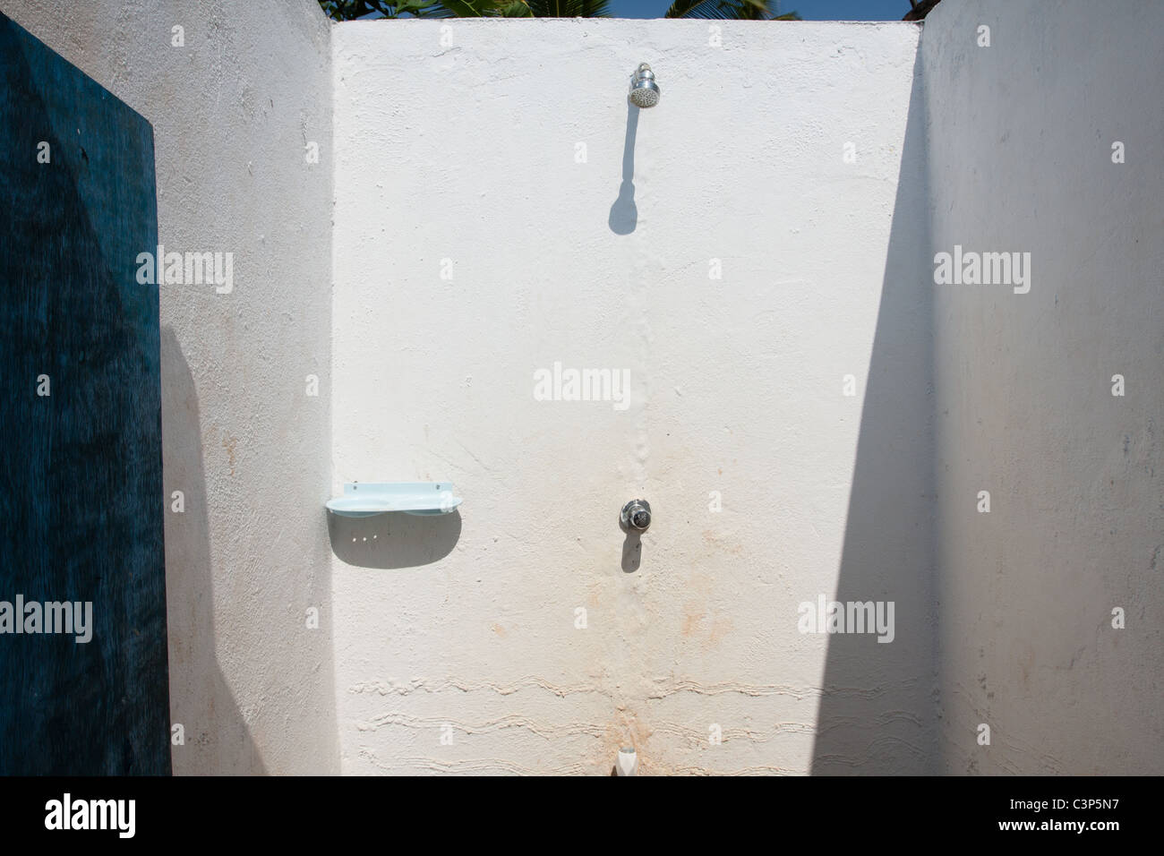 Das gemeinsame Badezimmer für Strandhütten in Arambol in Goa, Indien Stockfoto