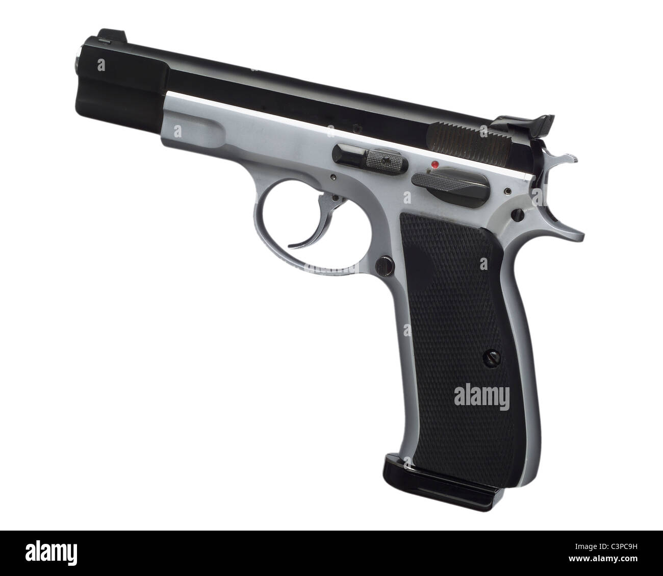 Automatische Pistole vor weißem Hintergrund, Nahaufnahme Stockfoto