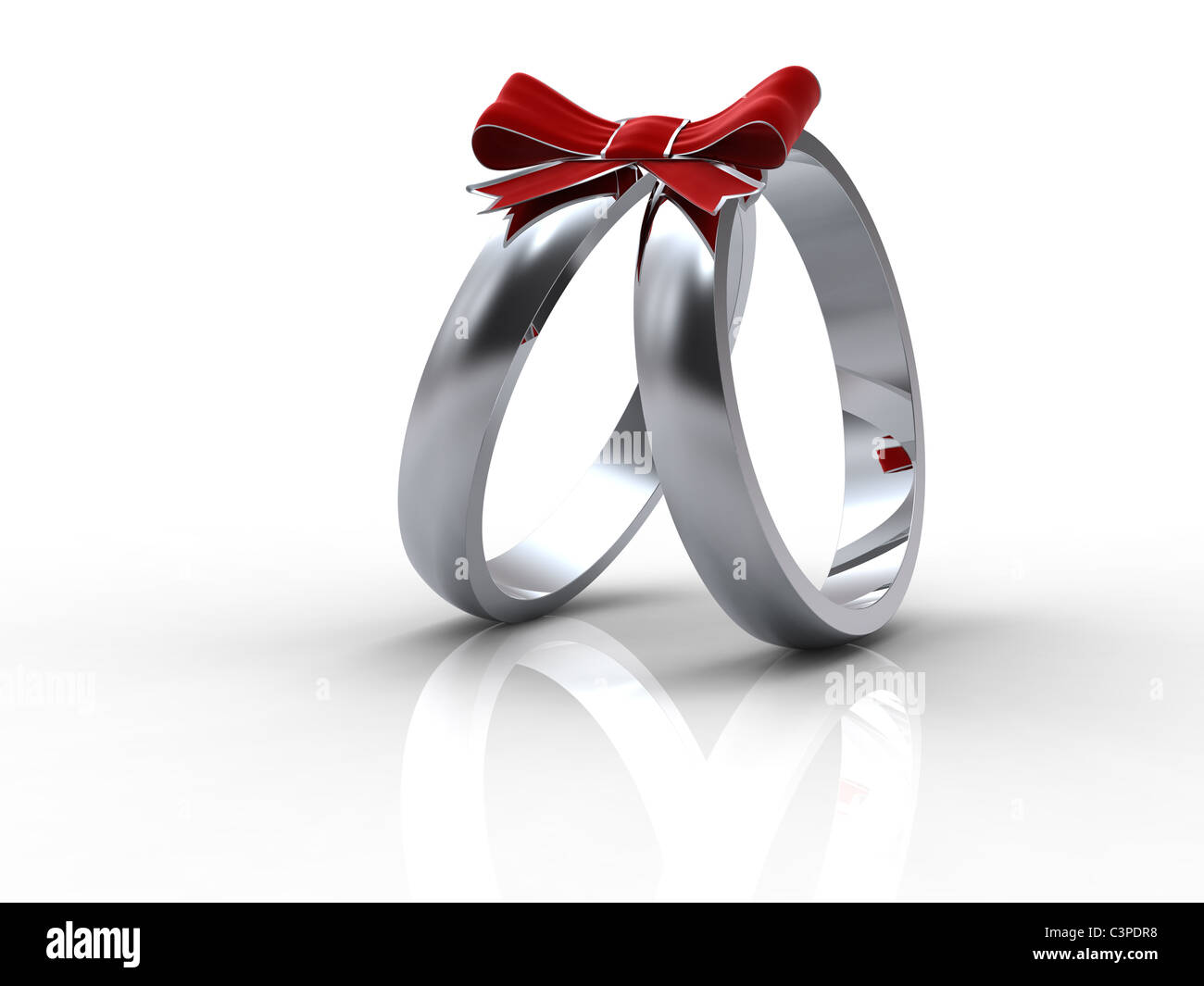 Silber Trauringe mit mit roter Schleife auf weißem Hintergrund Stockfoto