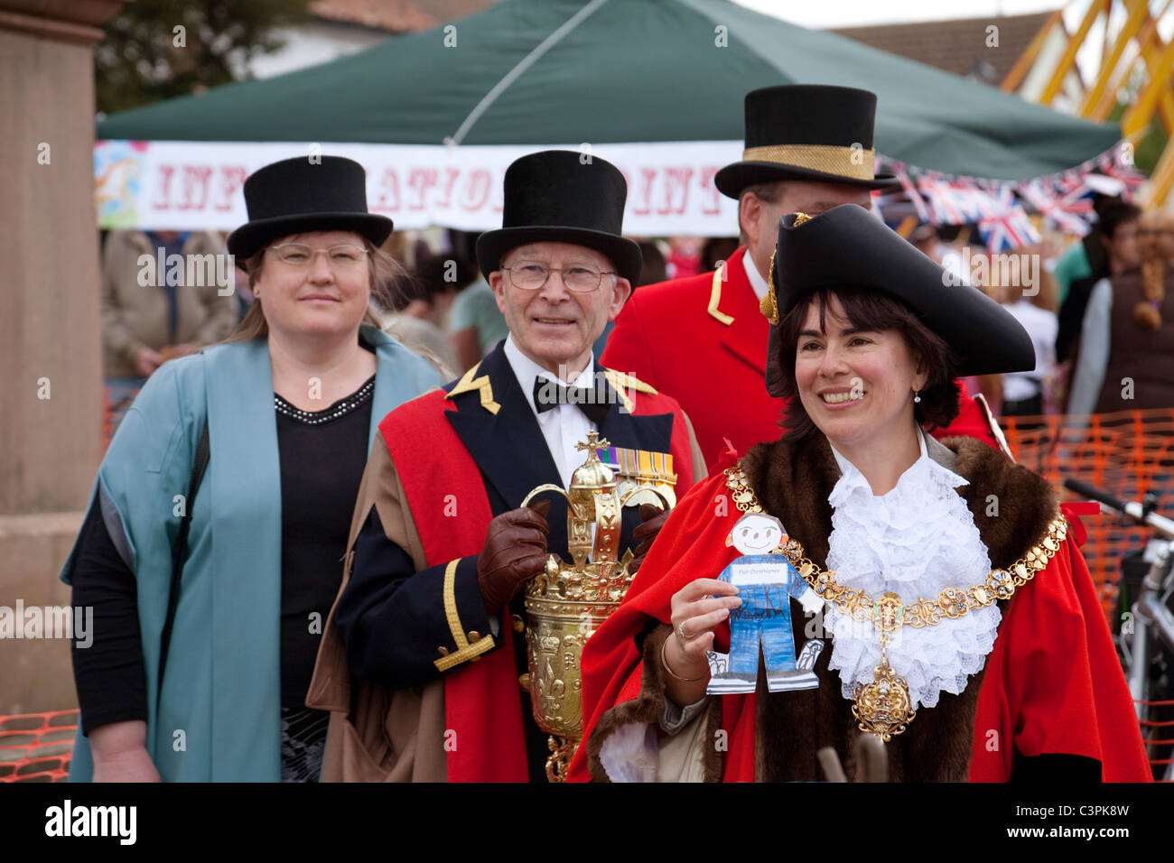 Der Bürgermeister von Cambridge und anderen lokalen Würdenträgern auf Reach Dorf Messe erreichen, Cambridgeshire, Großbritannien Stockfoto