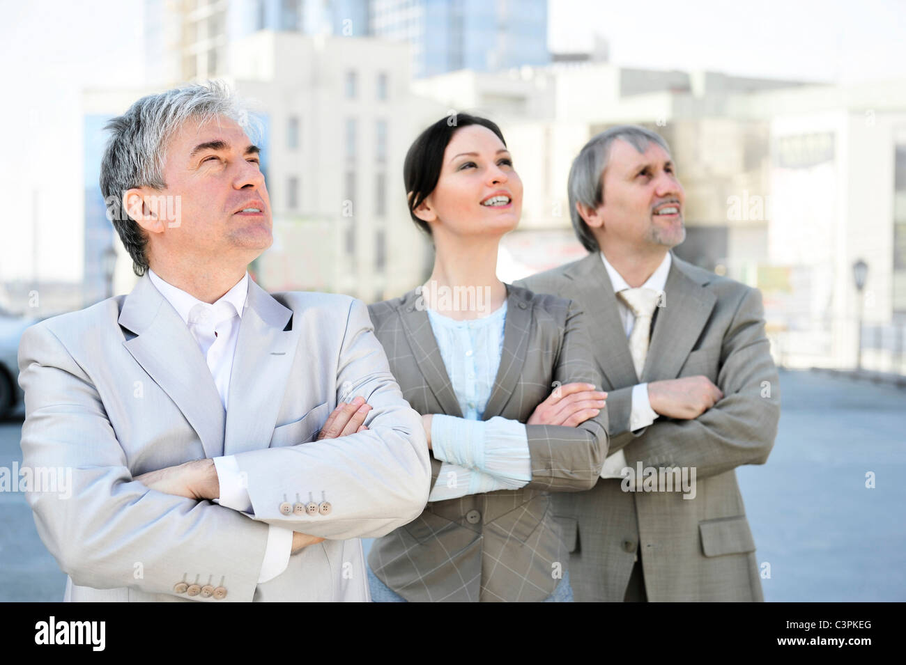 Porträt von drei Geschäftsleute außerhalb. Außen Hintergrund. Stockfoto