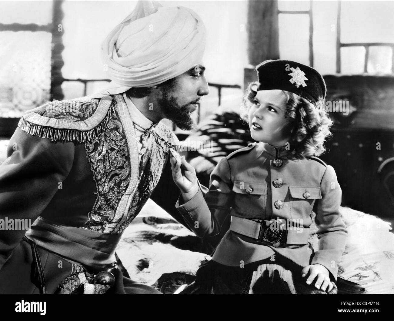 CESAR ROMERO, Shirley Temple, WEE WILLIE WINKIE, 1937 Stockfoto