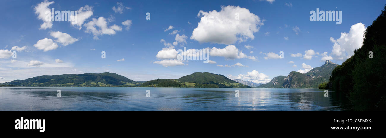 Österreich, Salzkammergut, See Mondsee, Mount Schafberg im Hintergrund Stockfoto