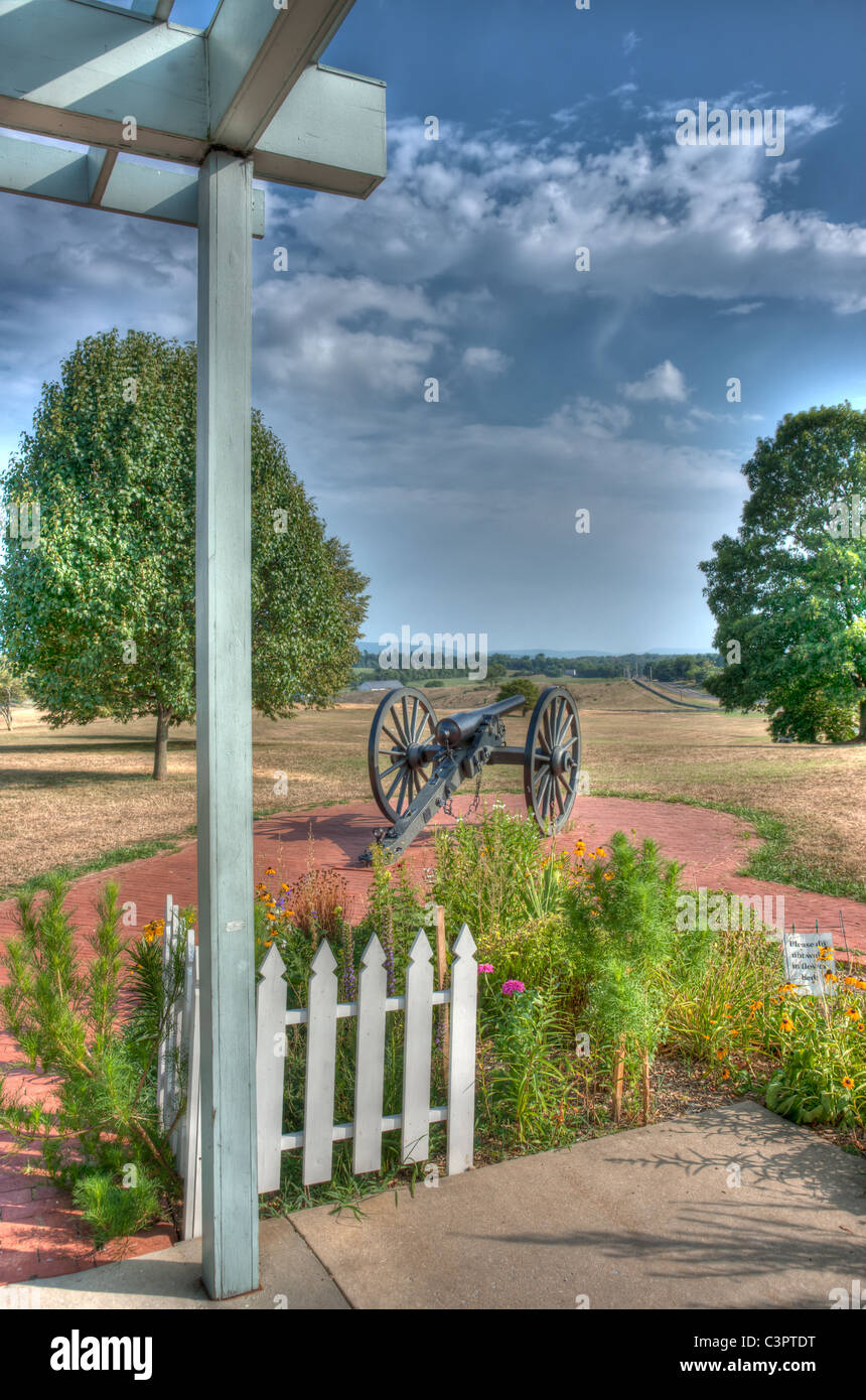 Künstlerische hdr von Cannon Blick nach Süden auf dem Schlachtfeld von der Vorderseite des visitor center Antietam National Battlefield. Stockfoto