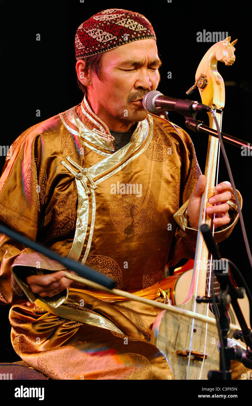 Traditioneller Kehle Sänger, Mitglied der Gruppe Huun Huur Tu aus russischen Republik Tuva-Tour 2007 Stockfoto