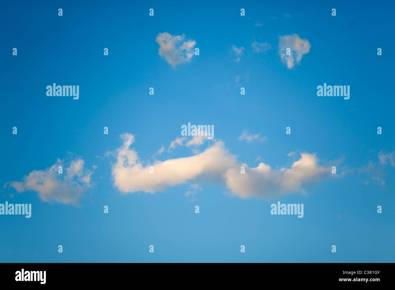 Kroatien, geformt wie ein Gesicht mit Schnurrbart im Himmel Wolken Stockfoto
