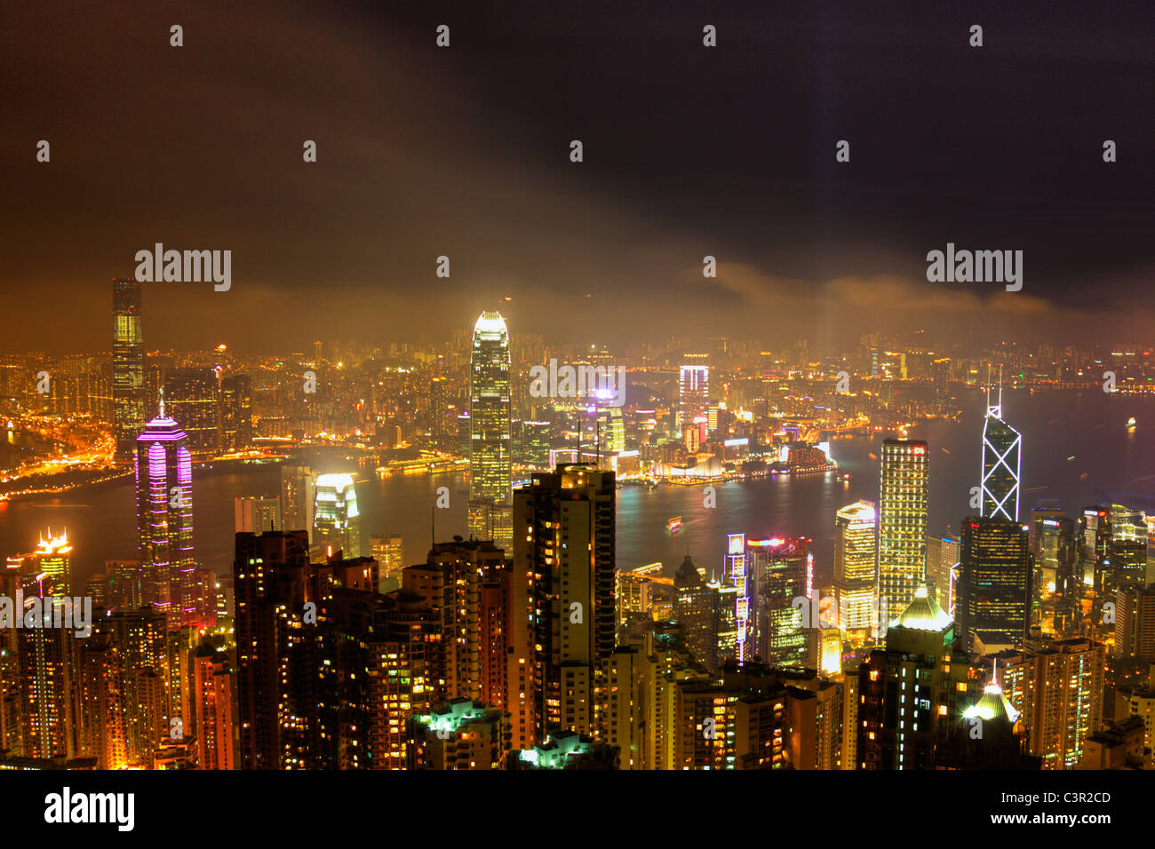 Die atemberaubende Aussicht in der Nacht vom Victoria Peak, Hong Kong Island, Kowloon und den Hafen, Hafen, Lichter anzeigen Stockfoto