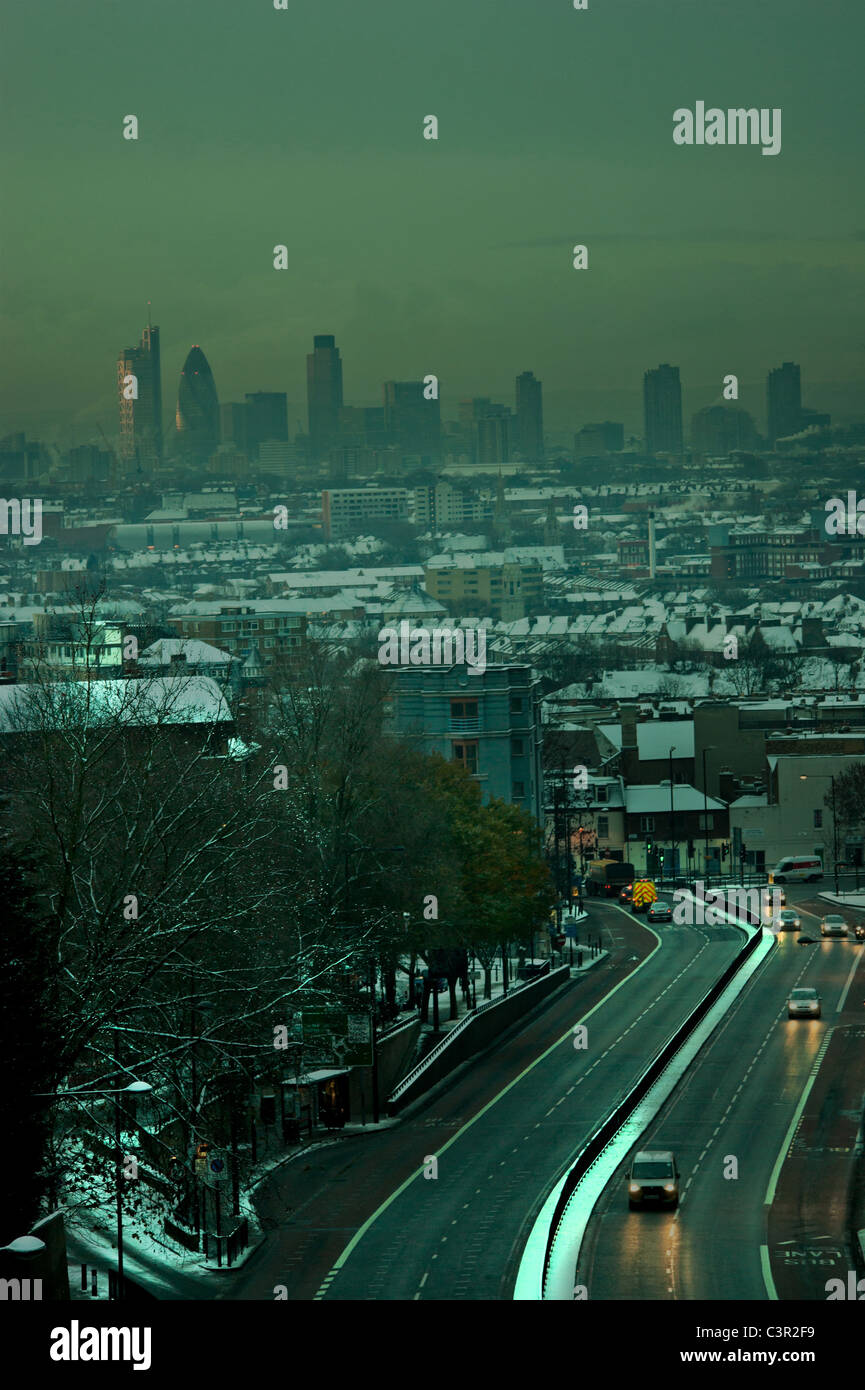 Skyline von London aus Hornsey RD Brücke (lokal Selbstmord Bridge genannt) in Highgate, North London. Stockfoto