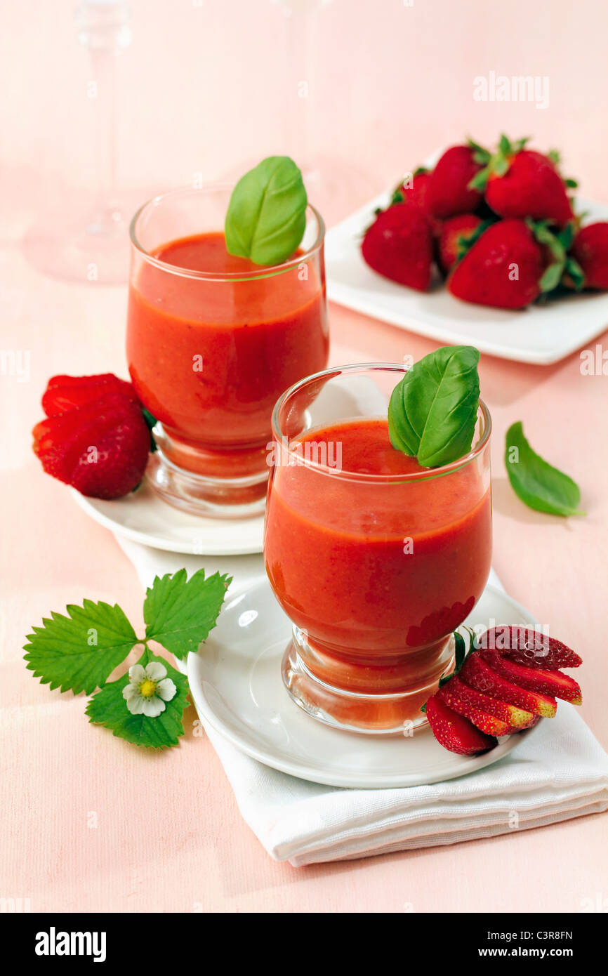 Erdbeeren-Gazpacho. Rezept zur Verfügung, Stockfoto