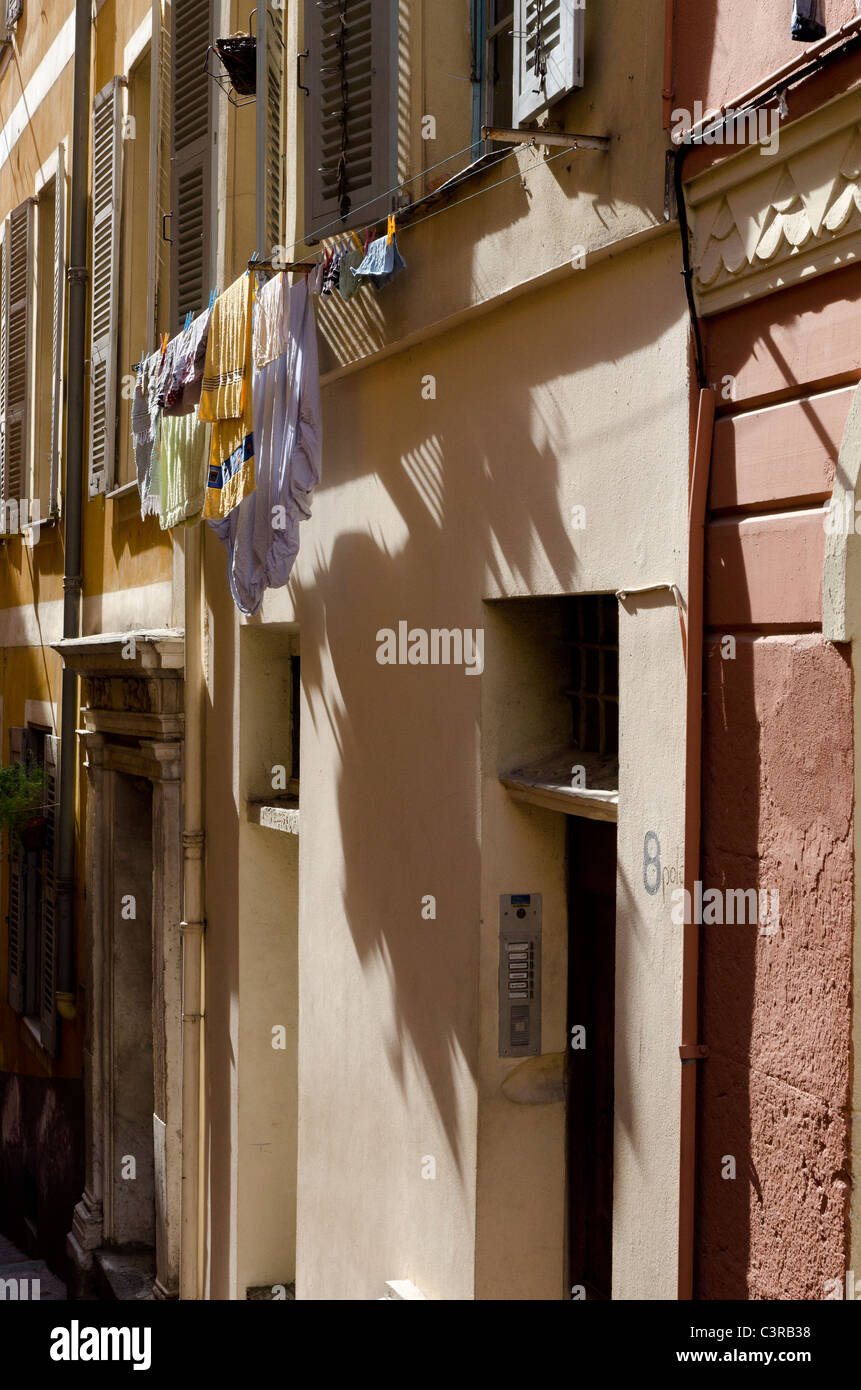 Seitenstraße in der Altstadt von Nizza Stockfoto