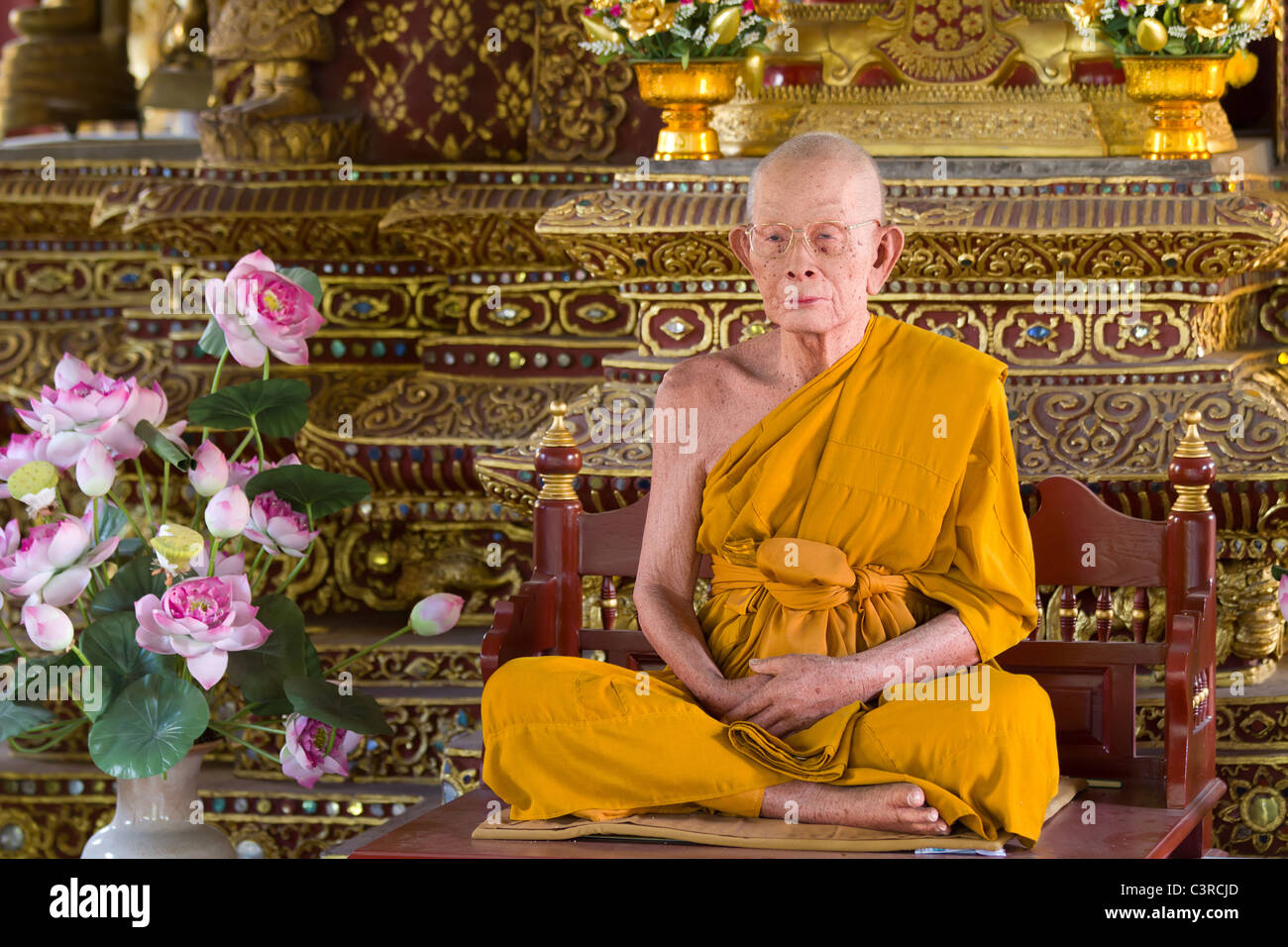 gefälschte Wachsskulptur Mönch in buddhistischen Tempel in Chiang Mai thailand Stockfoto