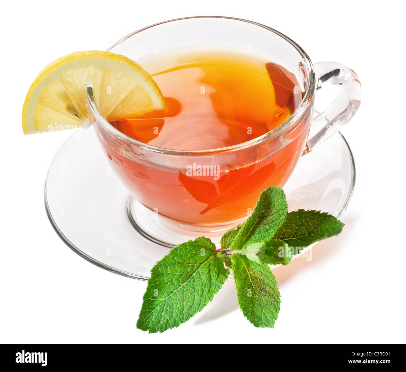 Tasse Tee mit Minze isoliert auf einem weißen Hintergrund. Stockfoto