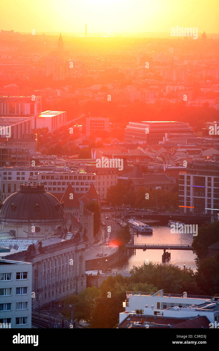 Panorama der Stadt bei Sonnenuntergang, Berlin, Deutschland Stockfoto