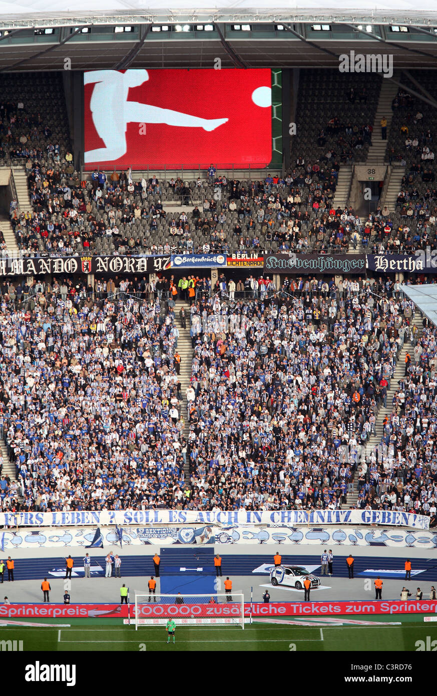 Das Olympiastadion während eines Fußballspiels, Berlin, Deutschland Stockfoto