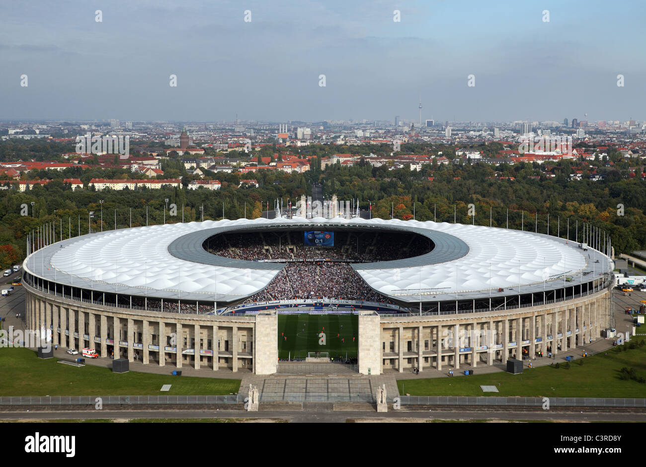 Das Olympiastadion und die Aussicht auf Berlin, Deutschland Stockfoto Das Olympiastadion und die Aussicht auf Berlin, Deutschland Stockfoto