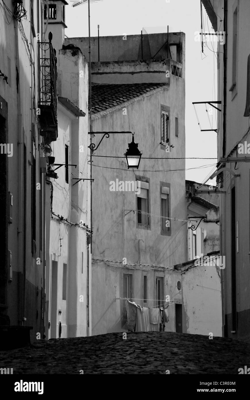 Gepflasterte Straße in Castelo De Vide. Portugal. Europa. Stockfoto