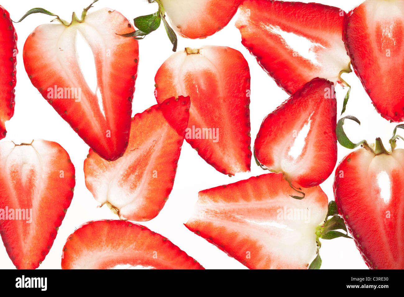 Projizierte appetitliche Erdbeerscheiben zurück. Stockfoto