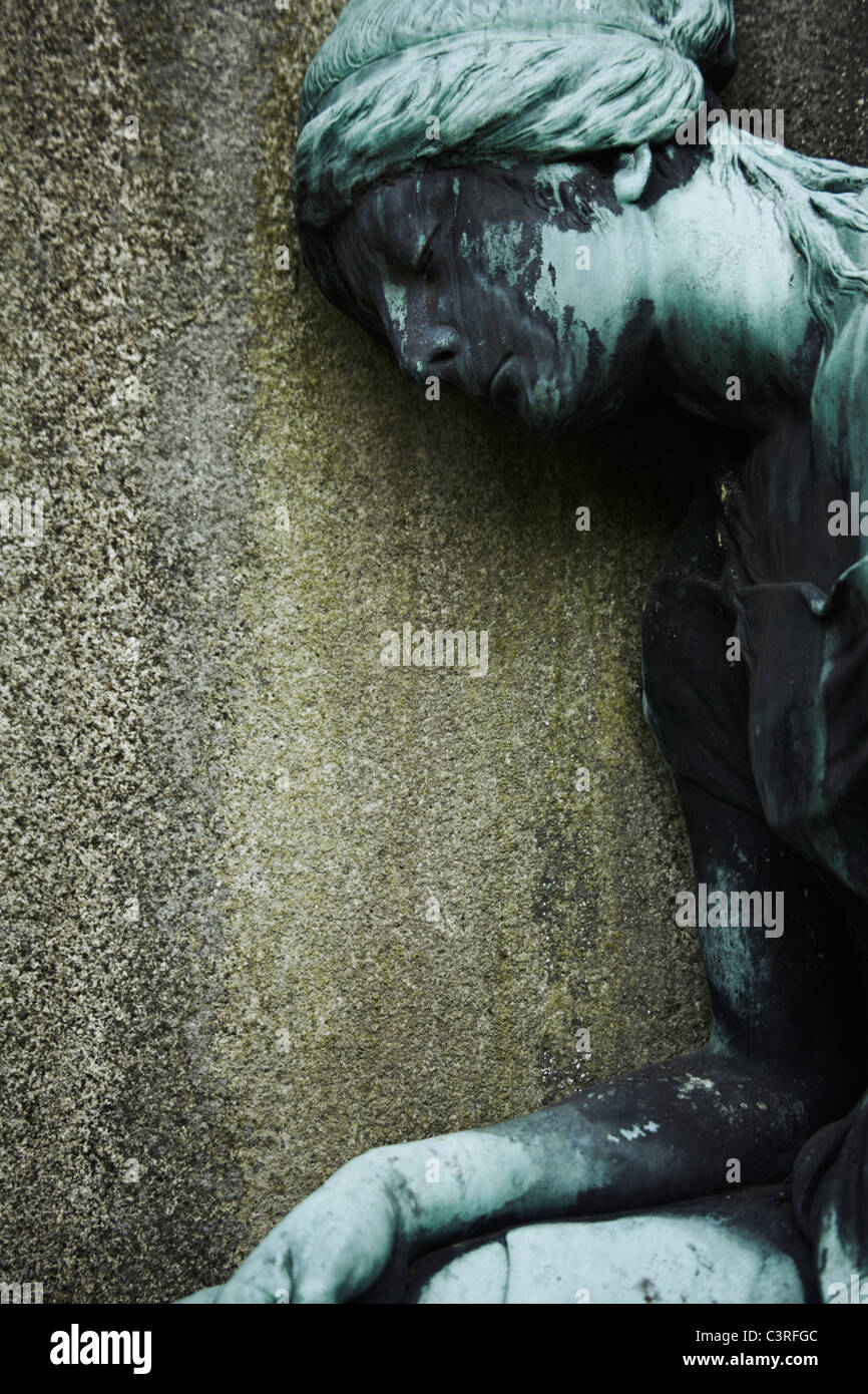 Hamburg, Nahaufnahme von einer Statue auf einem Friedhof Stockfoto