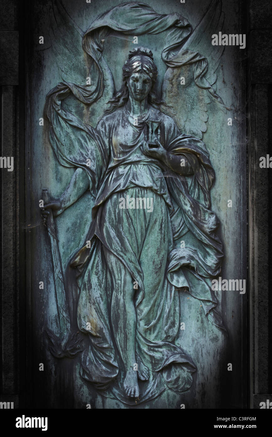 Hamburg, Nahaufnahme von einer Statue auf einem Friedhof Stockfoto