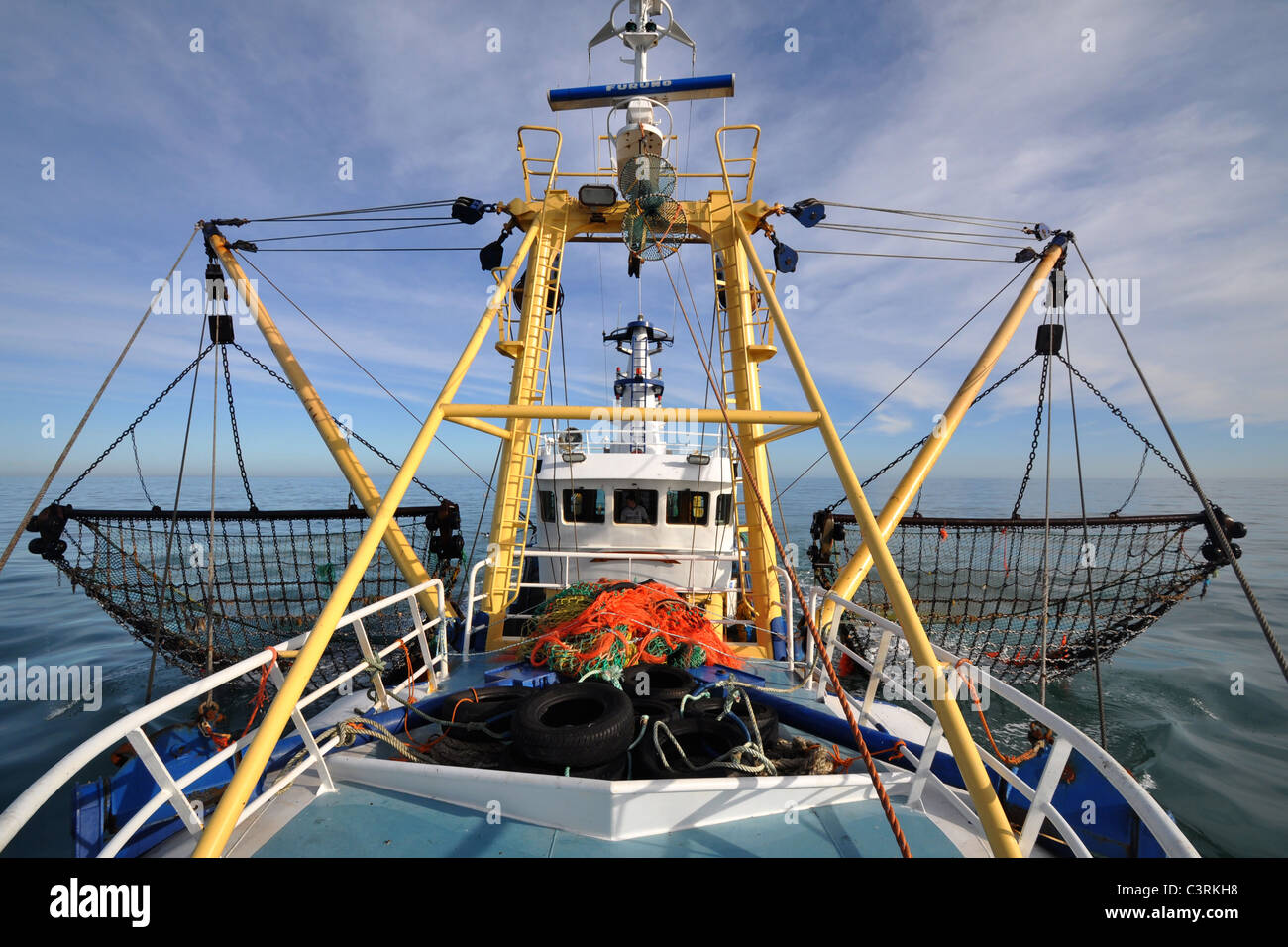 Foto von einem Strahl Trawler schleppen ihre Netze vor der Küste von Devon Stockfoto
