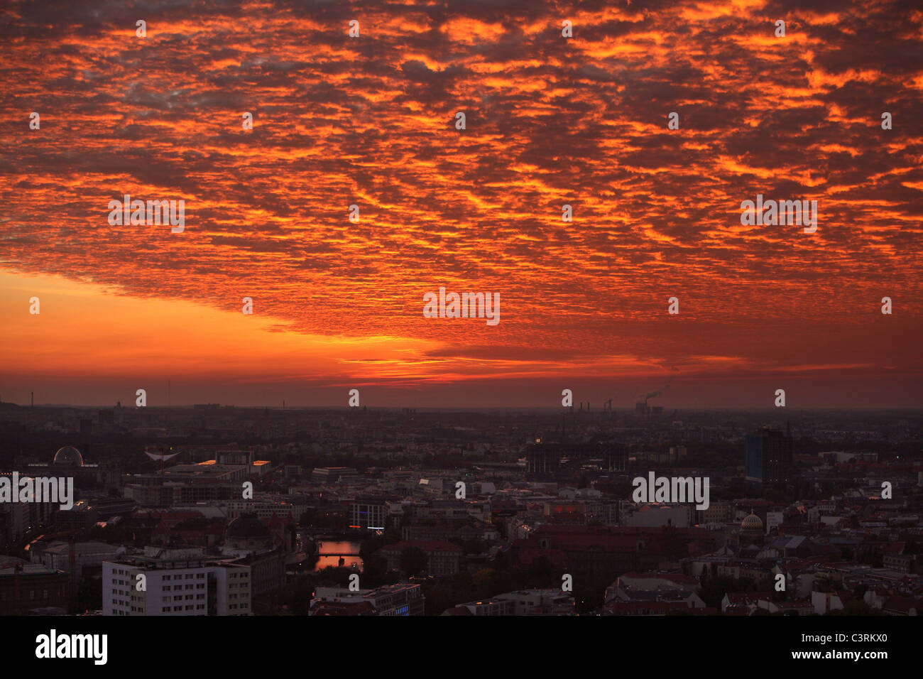 Sonnenuntergang über der Stadt, Berlin, Deutschland Stockfoto