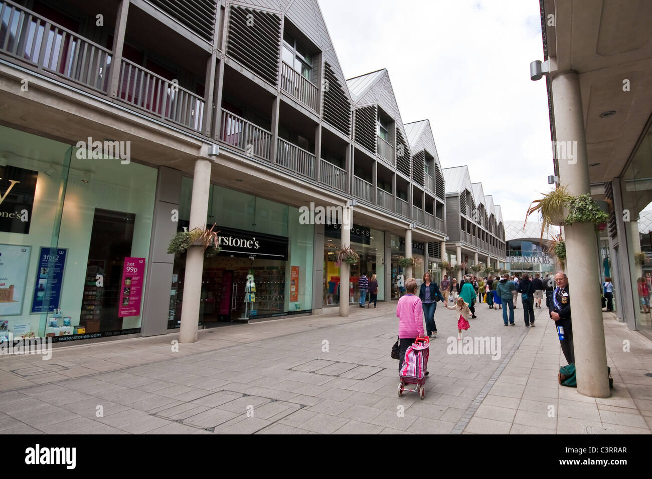 Käufer in das neue Arc-Einkaufszentrum in Bury St Edmunds Stockfoto