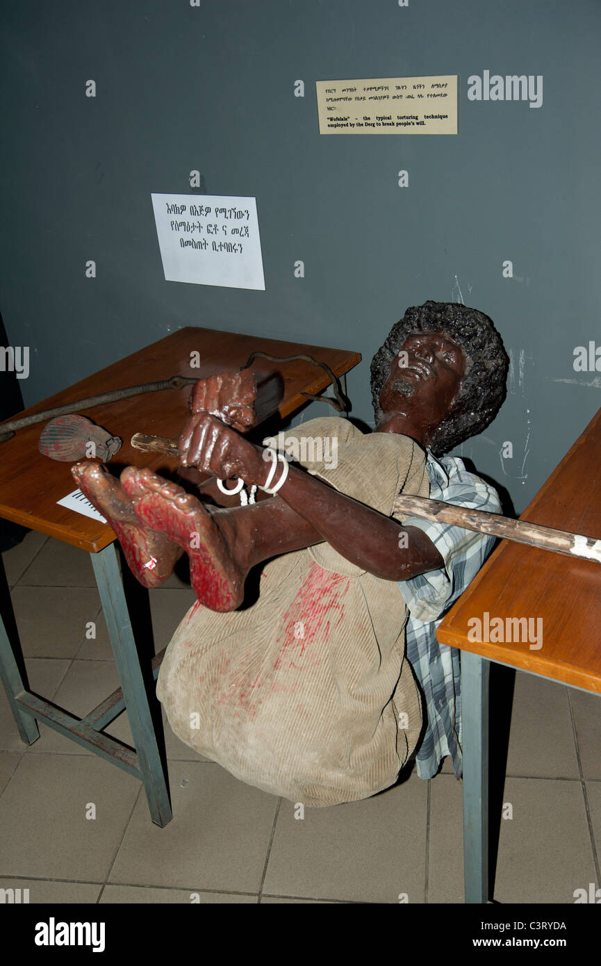 Anzeige der Folterung durch die Derg, Red Terror Martyrs Memorial Museum, Addis Ababa, Äthiopien Stockfoto