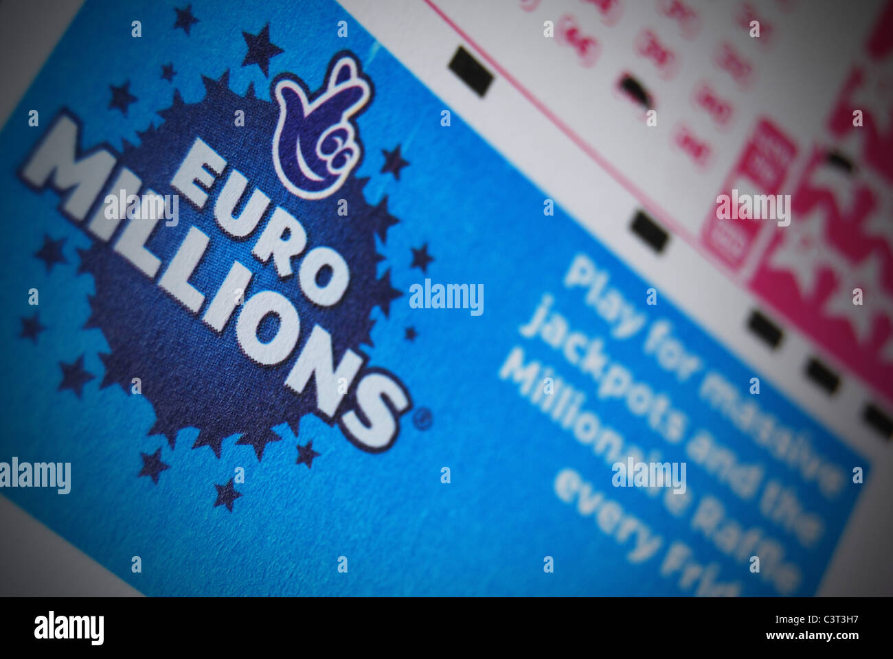 Ein Foto-Illustration of Camelot nationale Lotterie Euro Millions Tickets Stockfoto