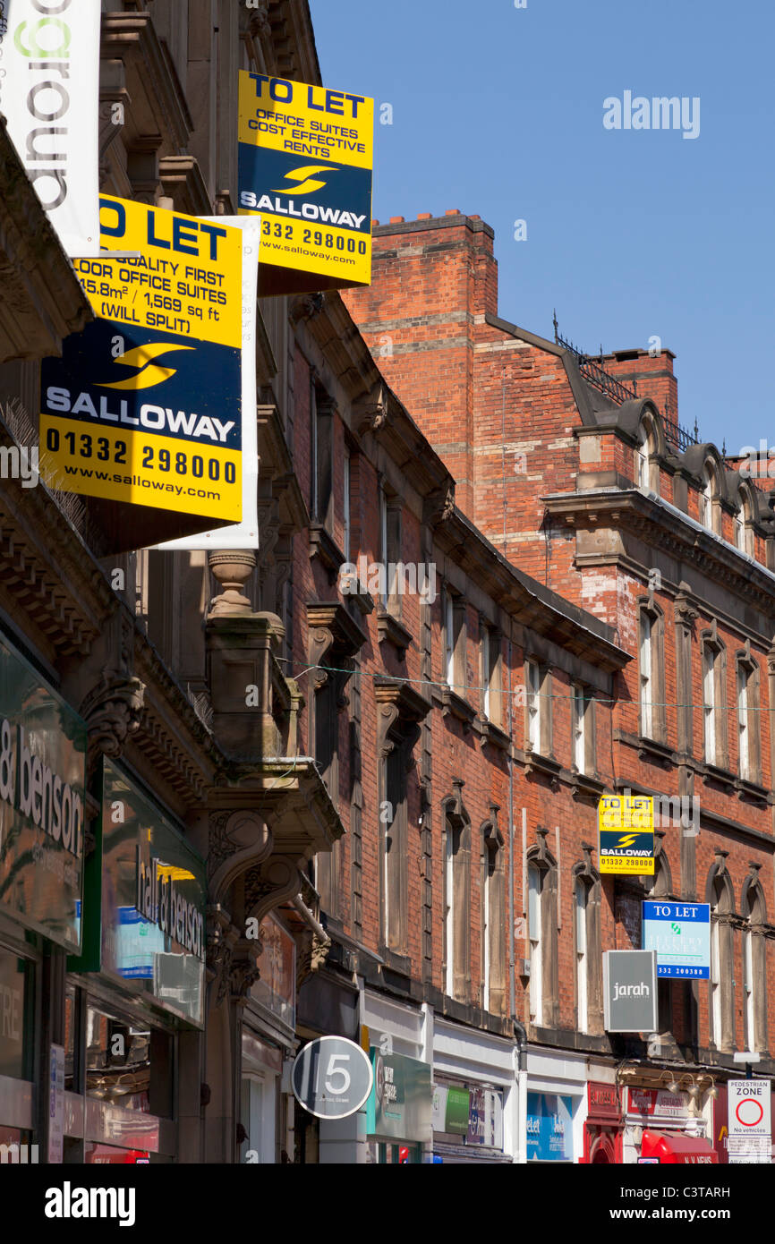 Markt für Gewerbeimmobilien "zu lassen" Zeichen im Stadtzentrum von Derby Derbyshire England GB UK EU Europa Stockfoto