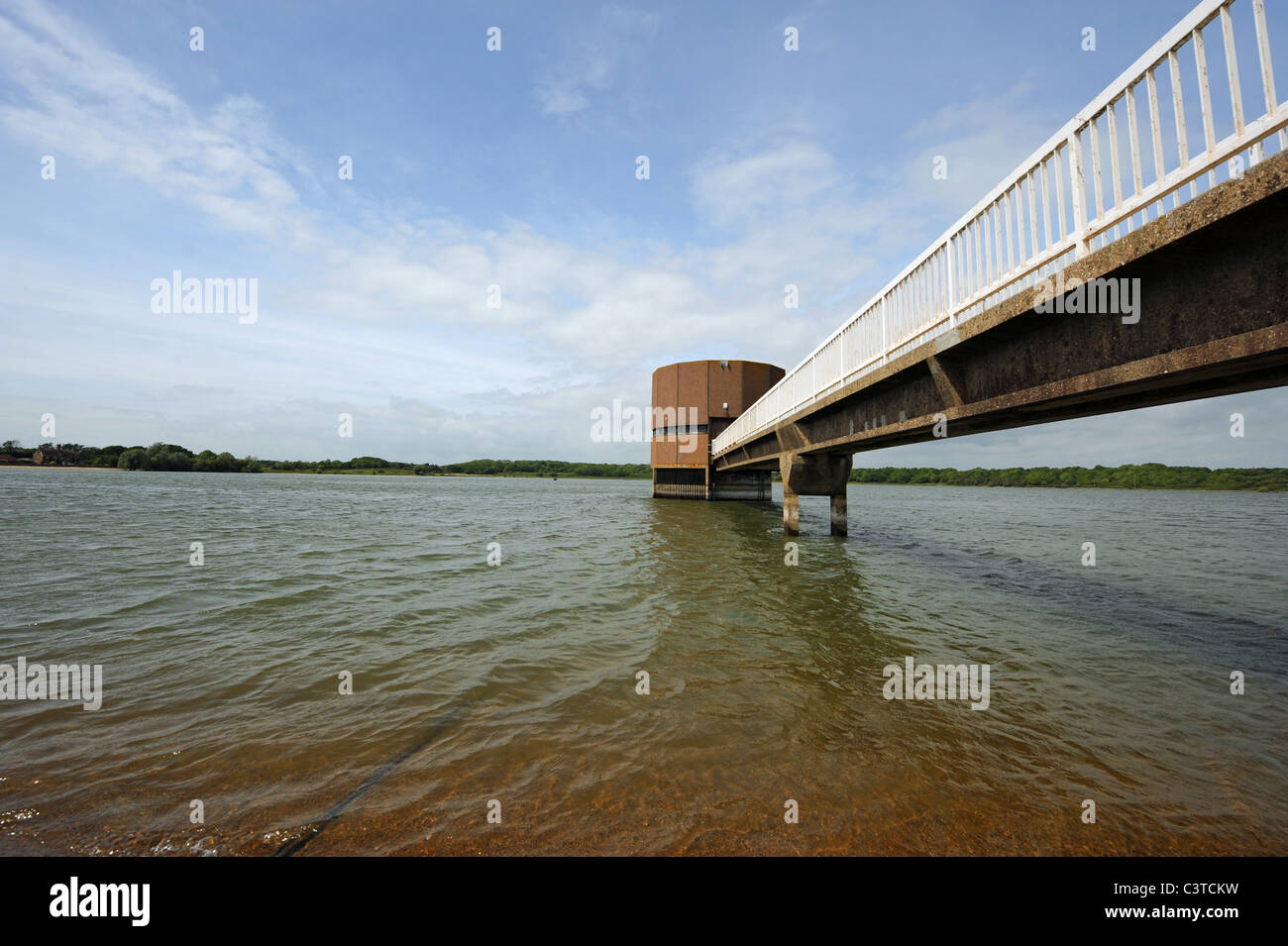 Arlington Reservoir nahe Eastbourne East Sussex voll Wasser trotz der Dürrebedingungen in den südlichen 2011 Jahren Stockfoto