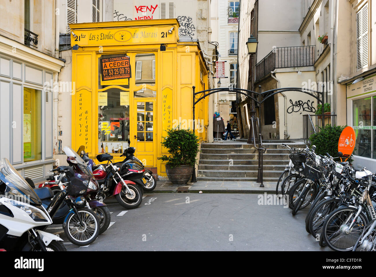 Rue Cloche Perce im Viertel Marais, Paris, Frankreich Stockfoto