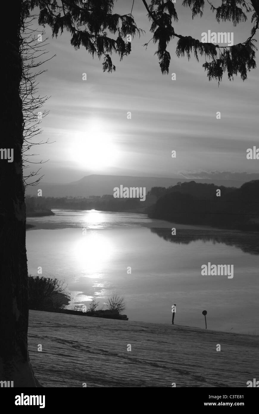 Eine & schwarz-weiß-Ansicht des oberen Lough Erne Stockfoto