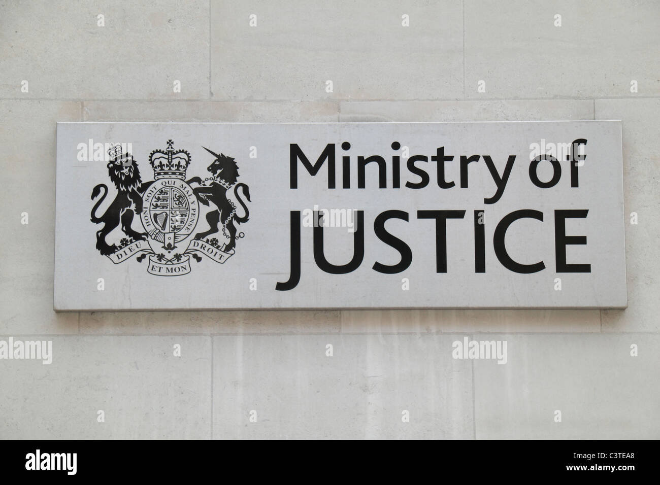 "Justizministerium" melden Sie sich außerhalb der Hauptsitz von ihrer Majestät Gerichte und Tribunale Service, Petty France, London, UK. Stockfoto