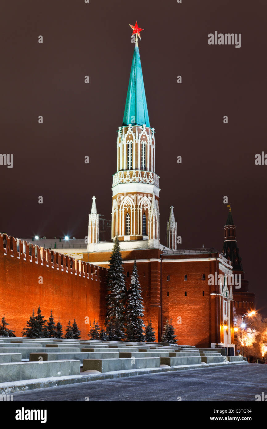 Nikolskaya Turm des Moskauer Kreml am Roten Platz in der Nacht, Russland Stockfoto