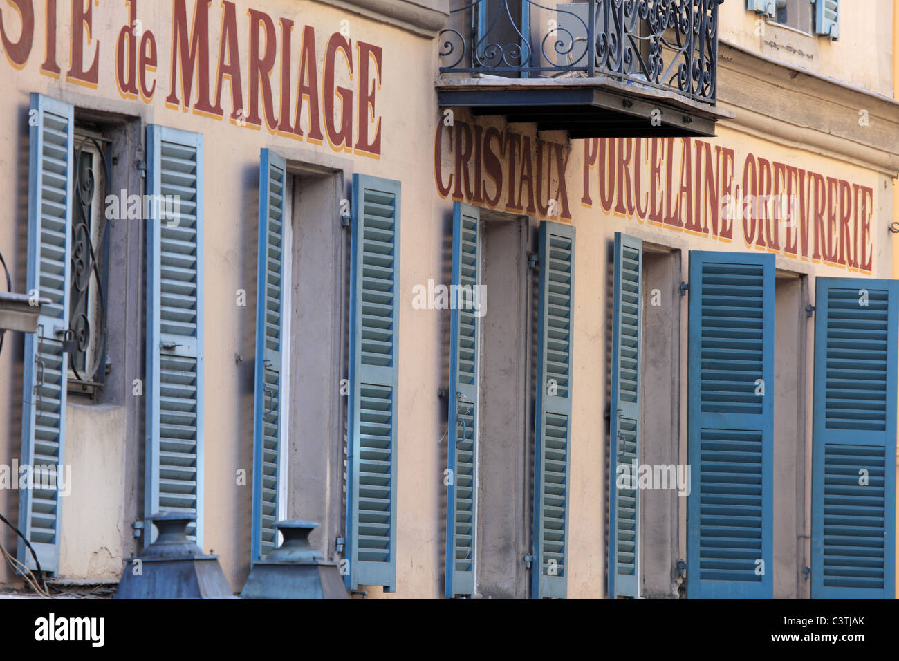 Bunte Gebäude in der Altstadt von Nizza Stockfoto