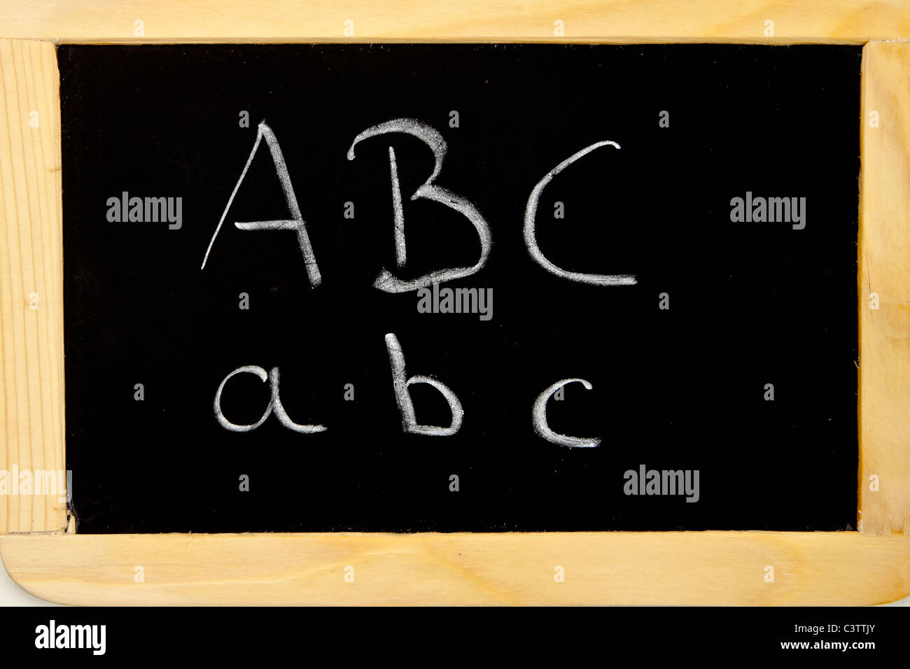 eine Tafel mit dem Anfang des Alphabets ABC Stockfoto