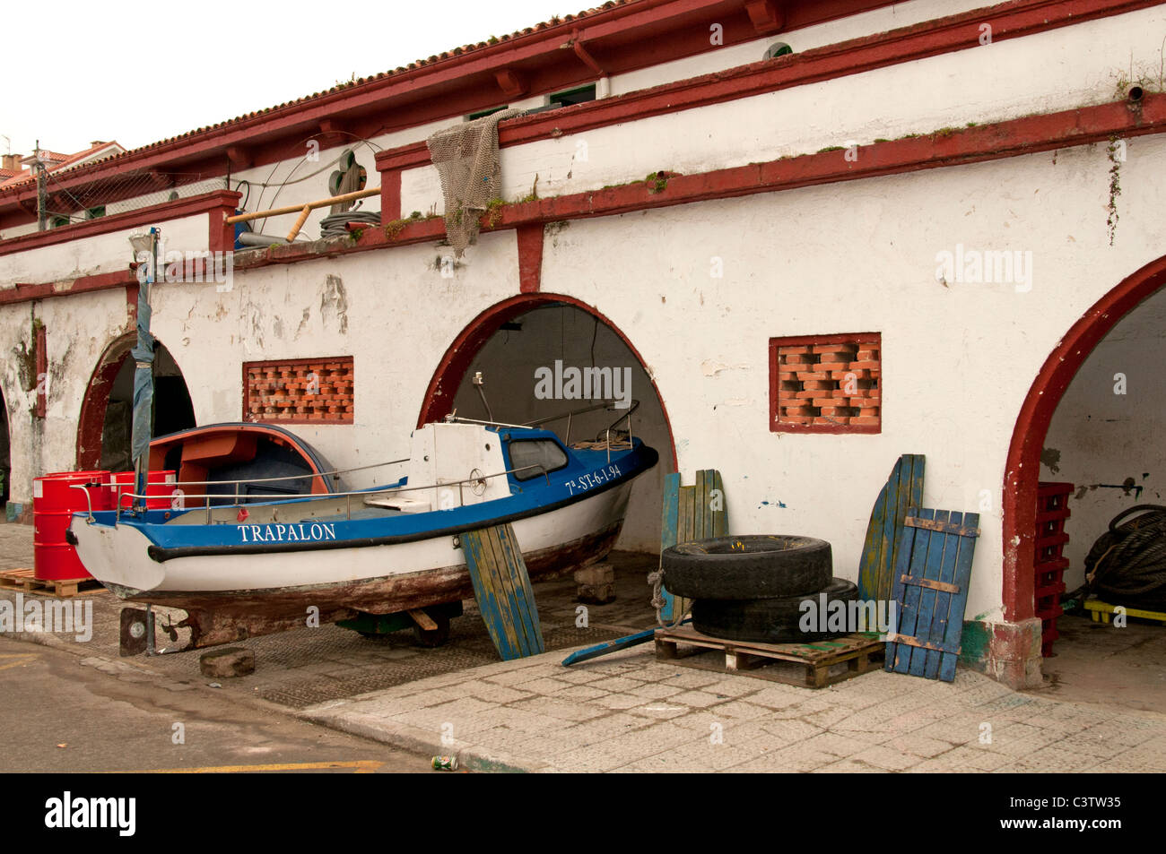 San Vicente De La Barquera Fischerhafen Port Spanien Stockfoto