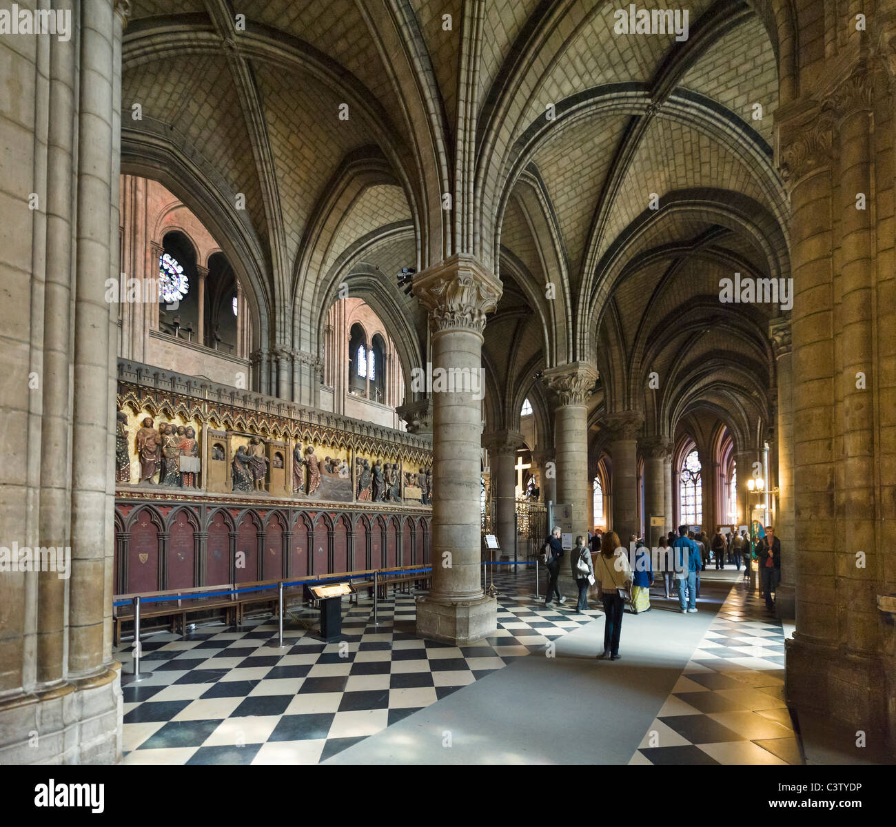 Innenraum der Kathedrale von Notre Dame in der Nähe von dem Chor ...