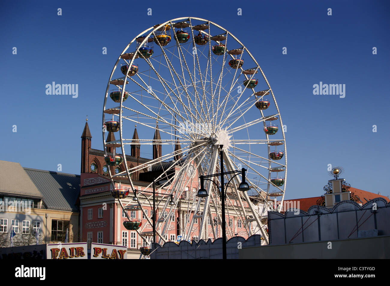 Riesenrad auf dem Ostermarkt, Ostermarkt, Neuer Markt, Rostock, Mecklenburg-Vorpommern, Deutschland Stockfoto