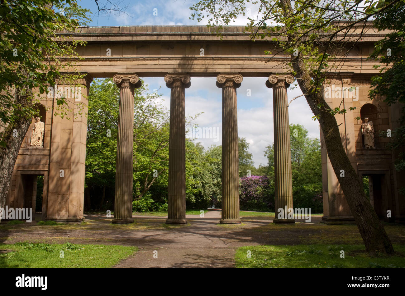 Altes Rathaus Kolonnade wurde von seiner ursprünglichen Lage auf King St, als im Jahre 1910 abgerissen wurde entfernt. Jetzt steht in Heaton Park. Stockfoto