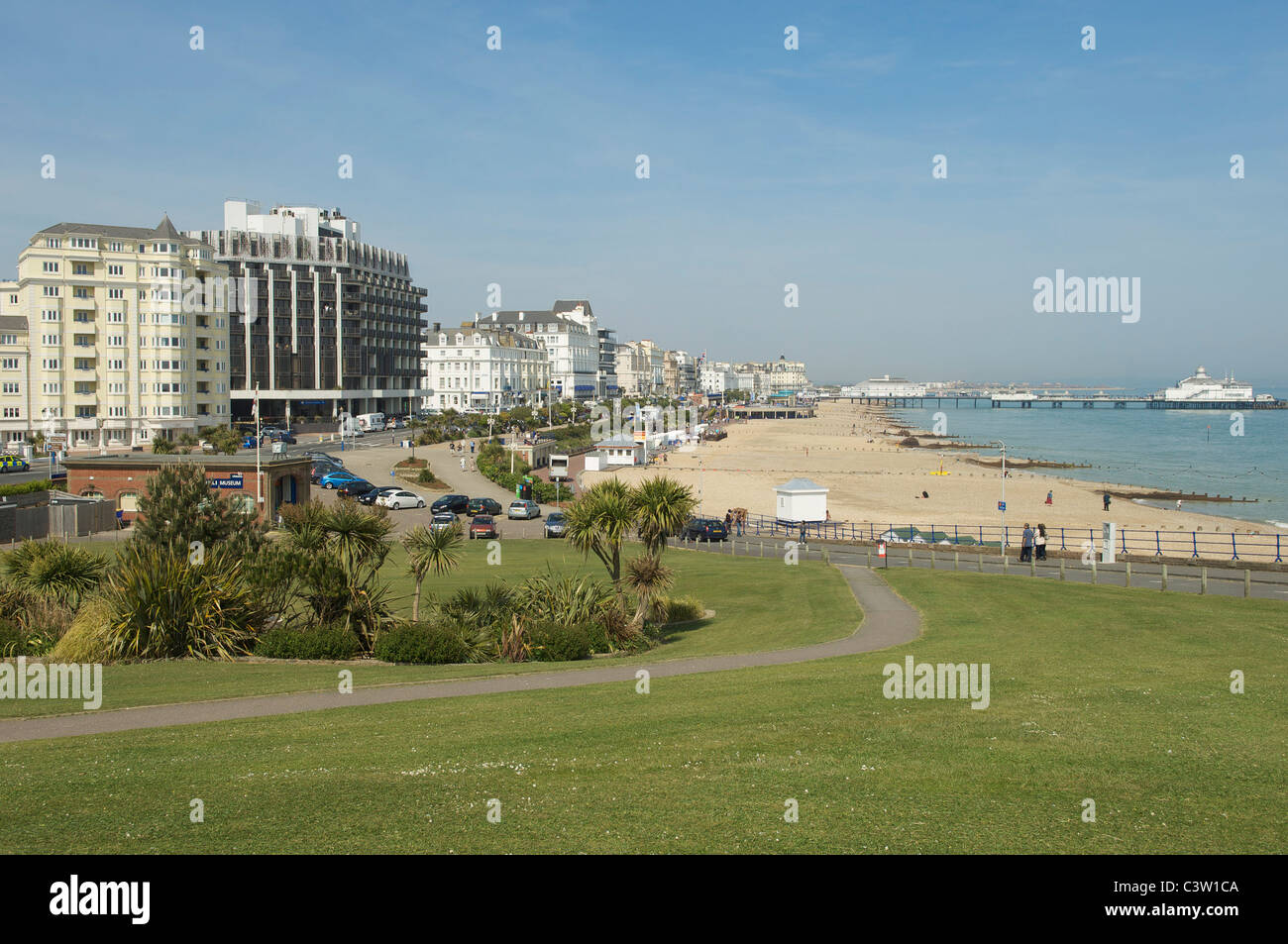 Eastbourne Strandpromenade und Mole. Stockfoto