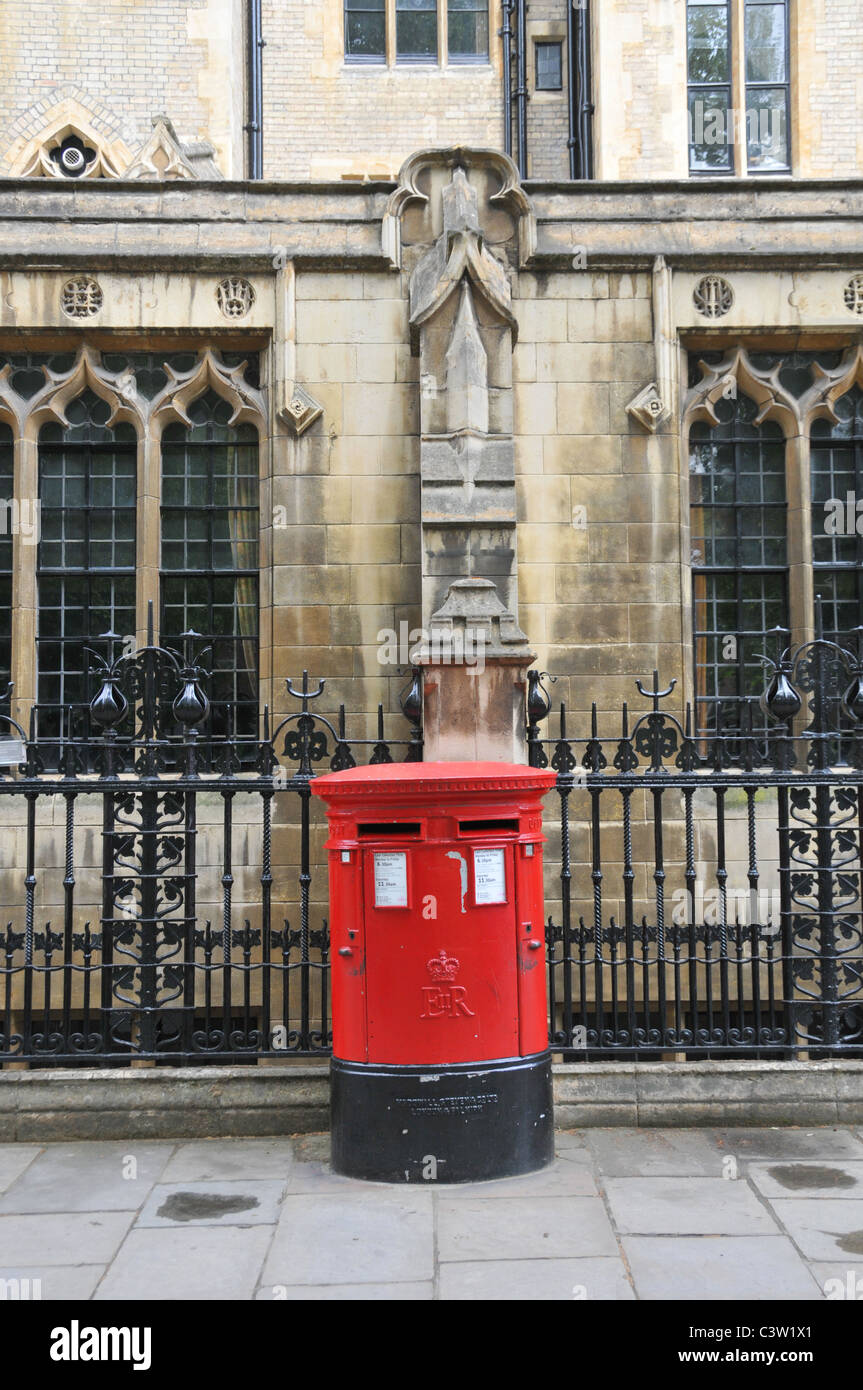 Westminster Abbey England englische Post Box Symbole Tradition macht Staatsreligion Stockfoto