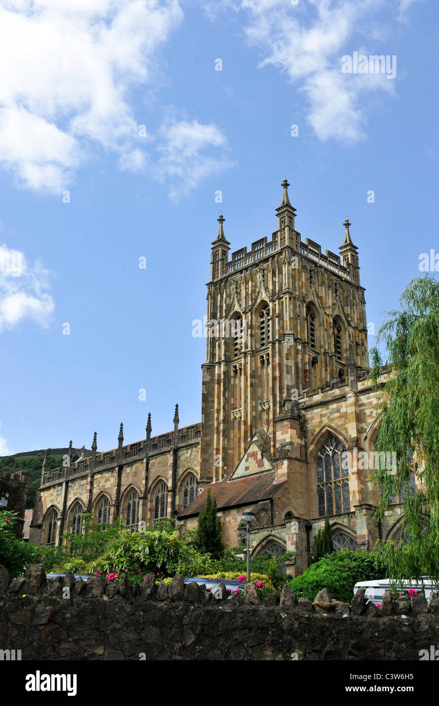 Great Malvern Priory, Malvern, Worcestershire erstmals 1085 für dreißig Mönche gebaut wurde im 15. Jahrhundert wieder aufgebaut. Stockfoto