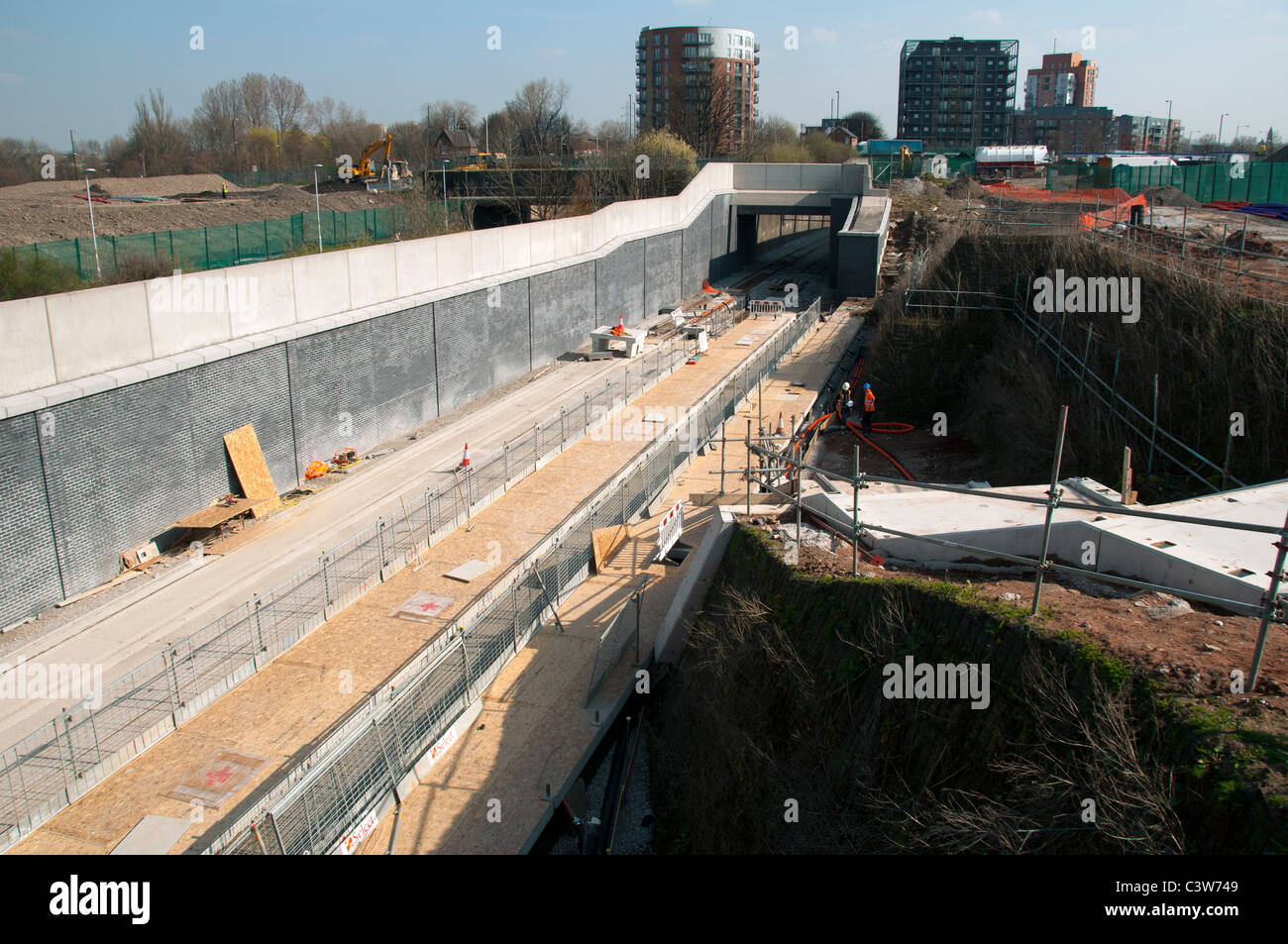 Manchester Metrolink Tram Route wird an der zukünftigen Haltestelle Etihad Campus (ursprünglich Sportcity-Stadium), Eastlands, Manchester, England, UK gebaut Stockfoto