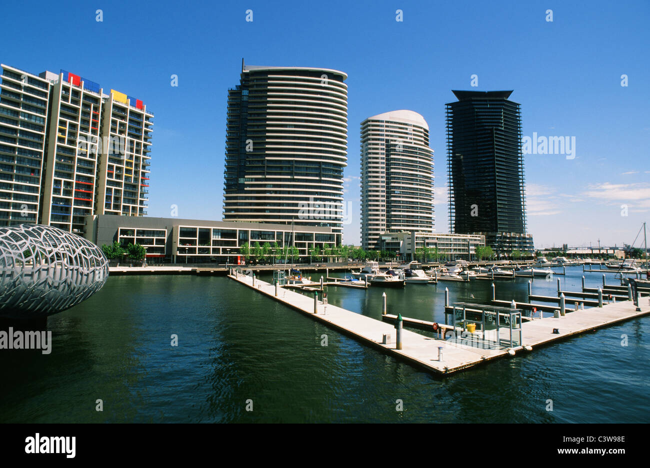 Der Yarra Rand WithWebb Brücke (l.) in den Docklands von Melbourne, Victoria, Australien Stockfoto