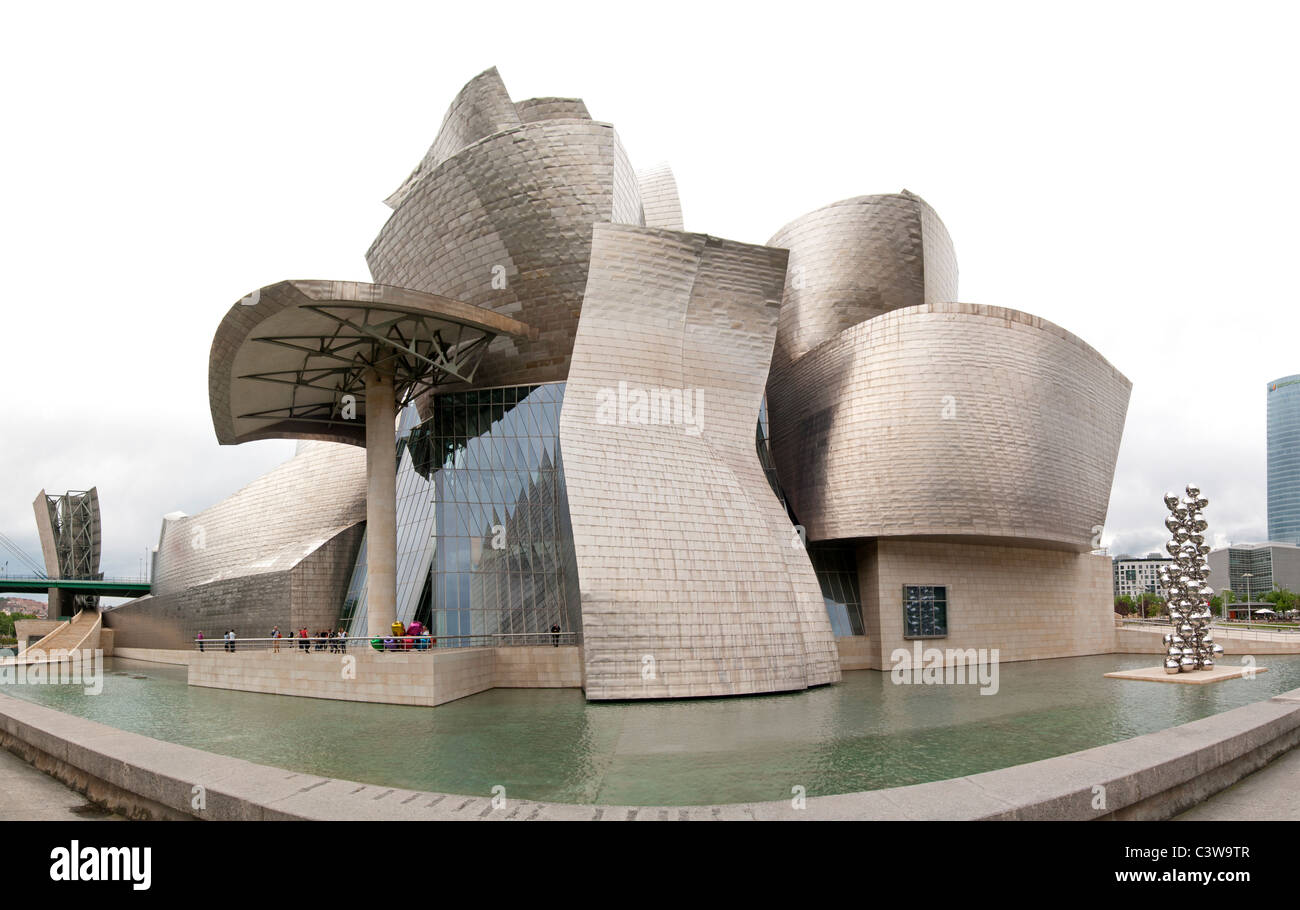 Das Guggenheim-Museum Bilbao moderne zeitgenössische Kunst entworfen von kanadischen amerikanischen Architekten Frank Gehry Spanien Baskenland Stockfoto