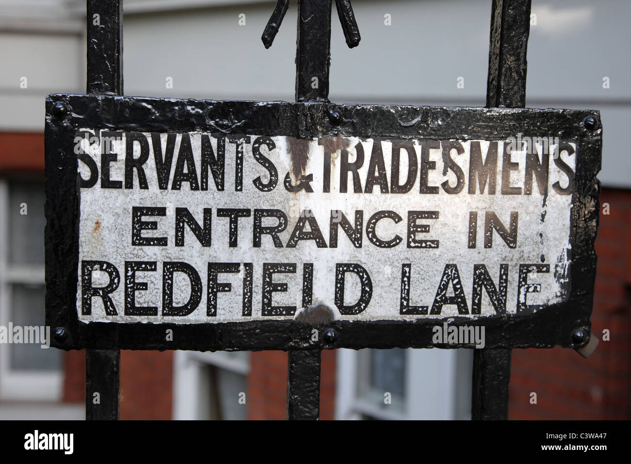 Dienstboten und Handwerker Eingang Zeichen, Villa Block, Cromwell Road, London Stockfoto