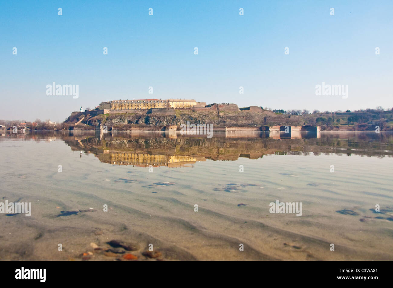 Petrovaradin Festung in der serbischen Stadt Novi Sad über eine Donau. Stockfoto