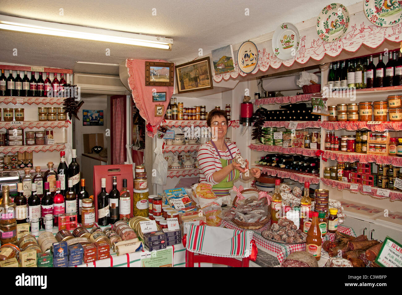 Frankreich St Jean de Luz Lebensmittelhändler Lebensmittel Feinkost Stockfoto